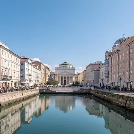 Eve Collection - Center Trieste